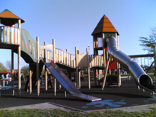<span  class="uc_style_uc_tiles_grid_image_elementor_uc_items_attribute_title" style="color:#ffffff;">Playground</span>