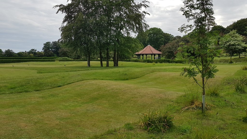 <span  class="uc_style_uc_tiles_grid_image_elementor_uc_items_attribute_title" style="color:#ffffff;">Putting Greens</span>